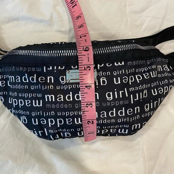 MADDEN GIRL Nylon Fanny Pack Hip Bag Waist Bag Belt Bag Unisex Bkl Sz OS Sporty - Picture 7 of 8